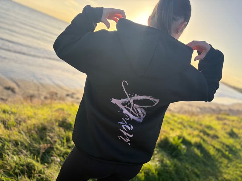 Stall media for Amari Fashion